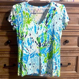 Lilly Pulitzer womens size Medium V-neck shirt